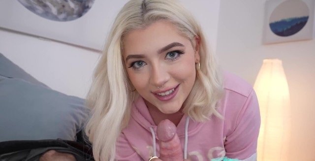 sex quan lot Bố đi làm, hai má con ở nhà đè ra xả
